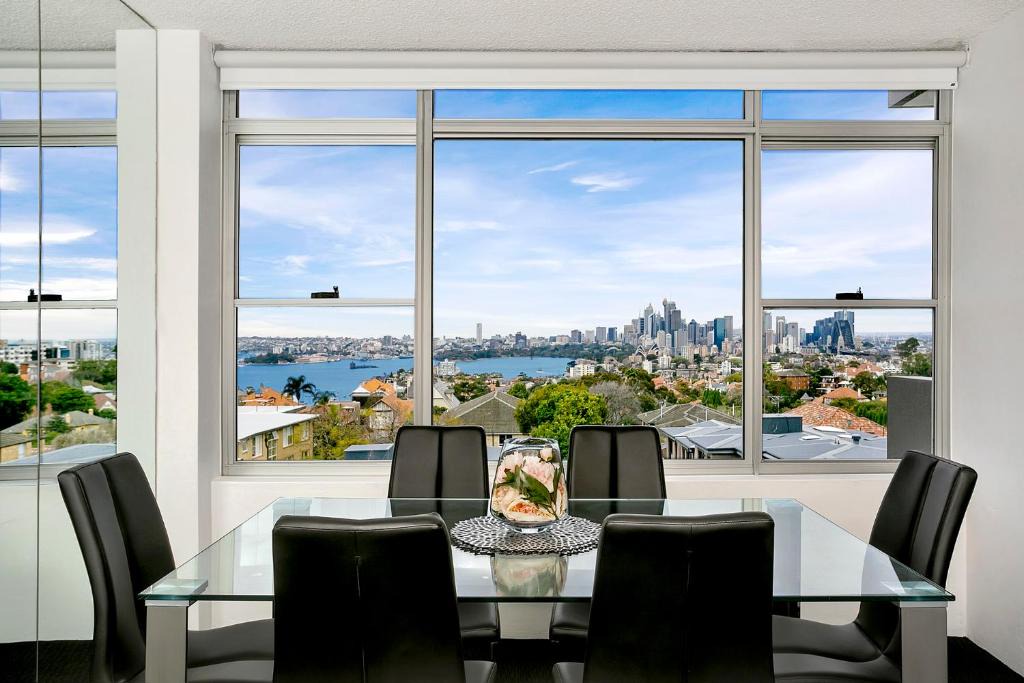 Cremorne Apartment | Modern 2BR Apartment with Views HARIS