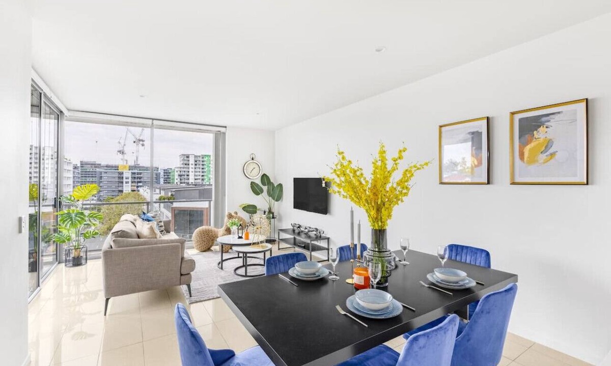 West End Apartment | Modern 3BR Riverside APT W/Parking near Shops&Park