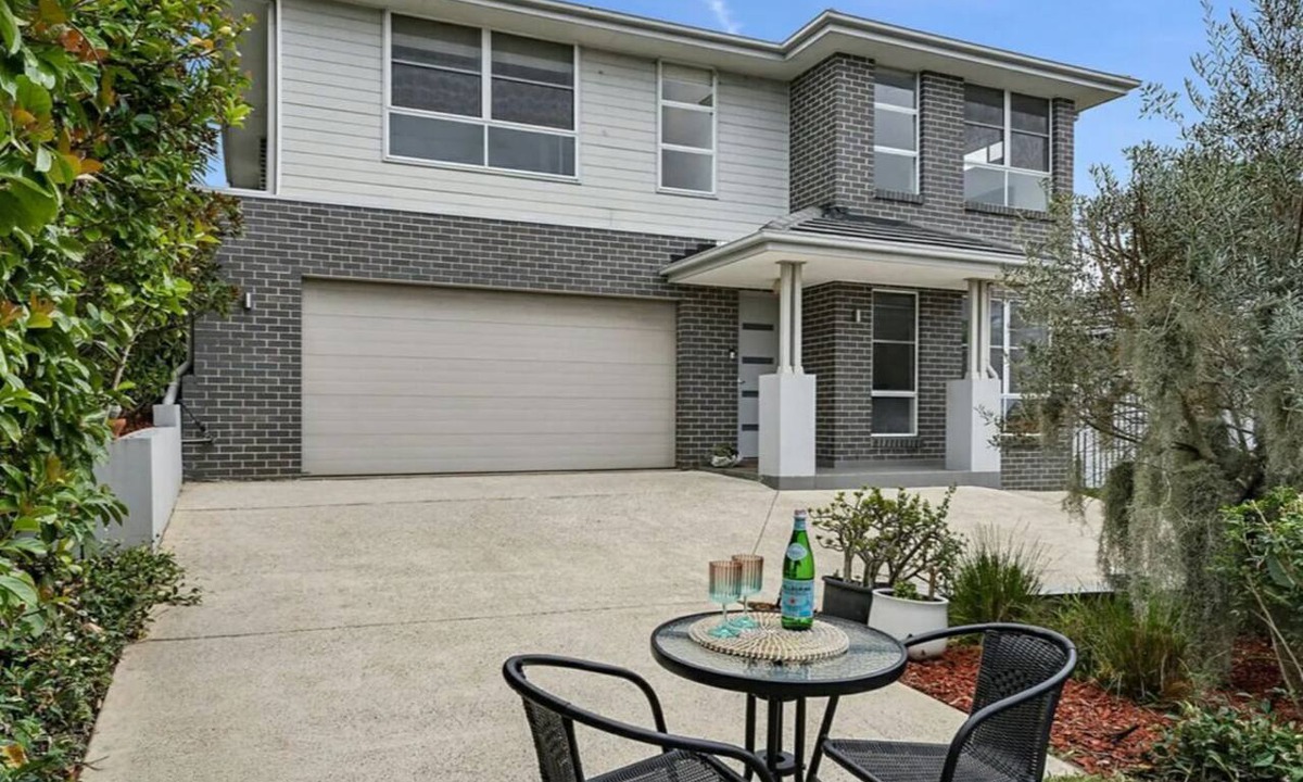 Allambie Heights House | Modern 5BR Retreat | Pool | Sleeps 11 | 3km Manly