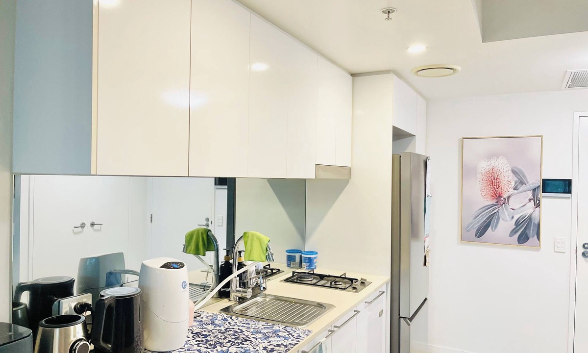 Hamilton Apartment | Modern inner city apartment with river views, WiFi & AC in lovely Hamilton