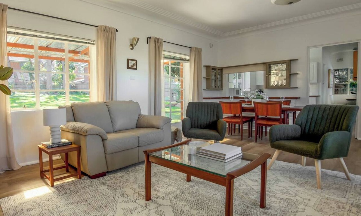 Epping House | Modern Mid-Century Epping Parkland