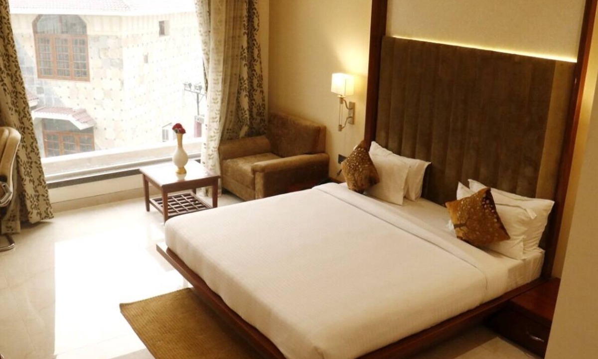 Kanpur Hotel | Moon And Mars Resort