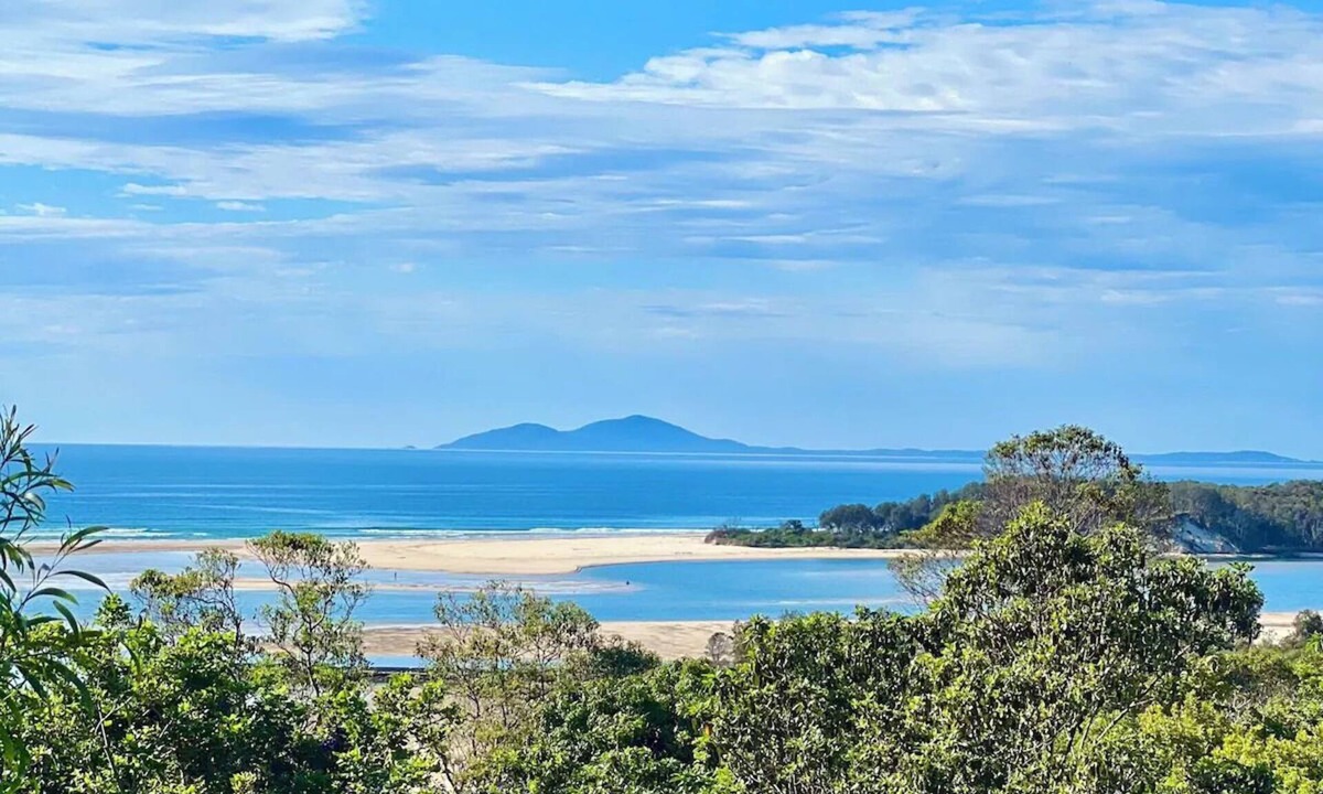 Nambucca Heads House | Nambucca rainforest retreat. Secluded - short walk to beaches, river and cafes.