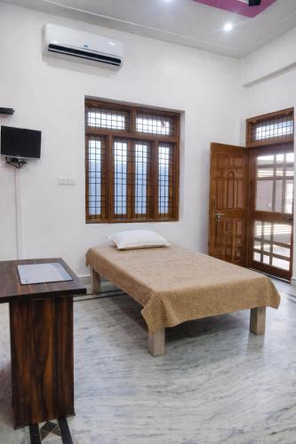 Phulpur House | Near Sangam Stay Inn