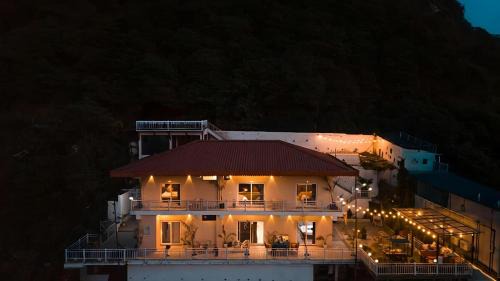 Mussoorie Villa | Nebula Cottage by Quercus Oak Stays