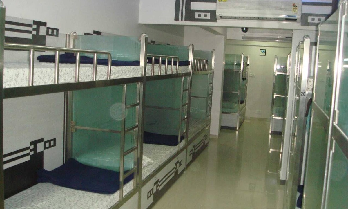 Goregaon West House | Nice Guest House