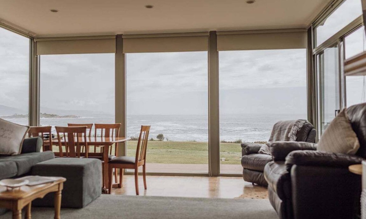 Bicheno Apartment | OceanFront - Absolute Waterfront