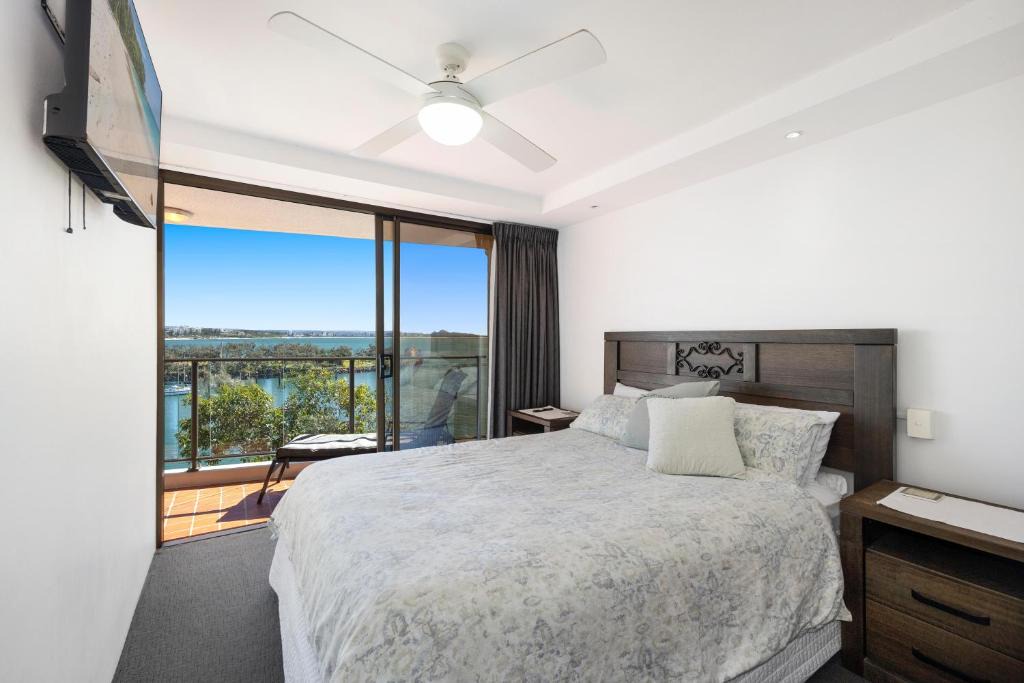 Buddina Apartment | Oceanfront Buddina