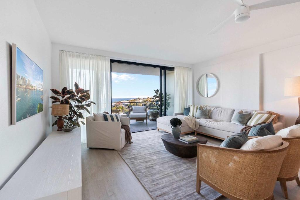 Tamarama Apartment | Oceanfront Terrace 2