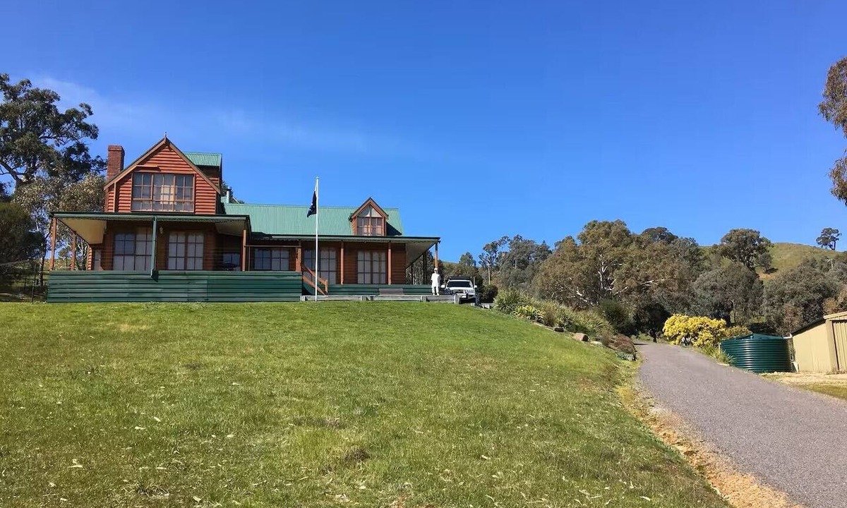 Mansfield House | Omaroo: 4 BR, 2 BA House in Mansfield, Sleeps 10