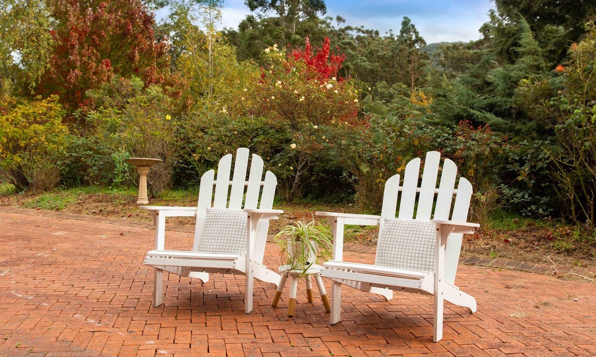 East Warburton Cottage | On the Yarra River. Mountain Views. Big Gardens on 2 acres. n4 mins to Redwoods