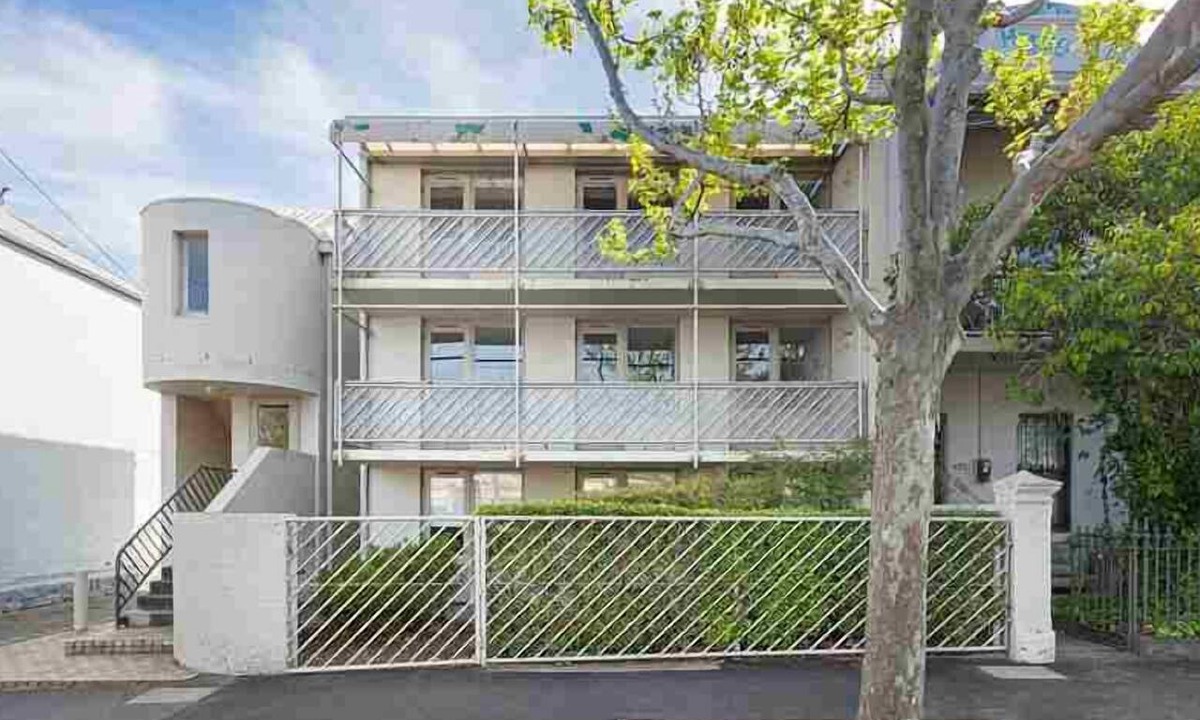 Carlton Hostel | Ozihouse Group