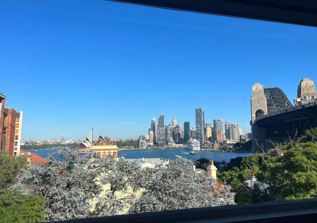 Kirribilli House | Panorama Firework View - Classic 4-Level Terrace Style Living in Kirribilli !