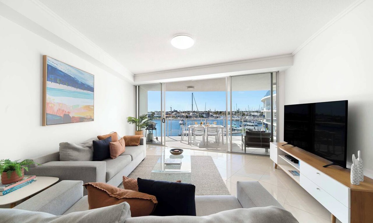 Minyama Apartment | Paradise on the Water - Luxury Minyama Apartment