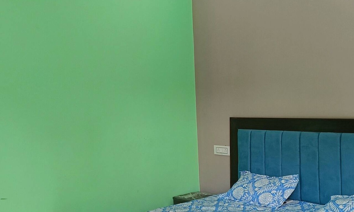 Karchana Apartment | Peaceful 6-bedroom apartment with AC in Varanasi near Stadium & Near Airport