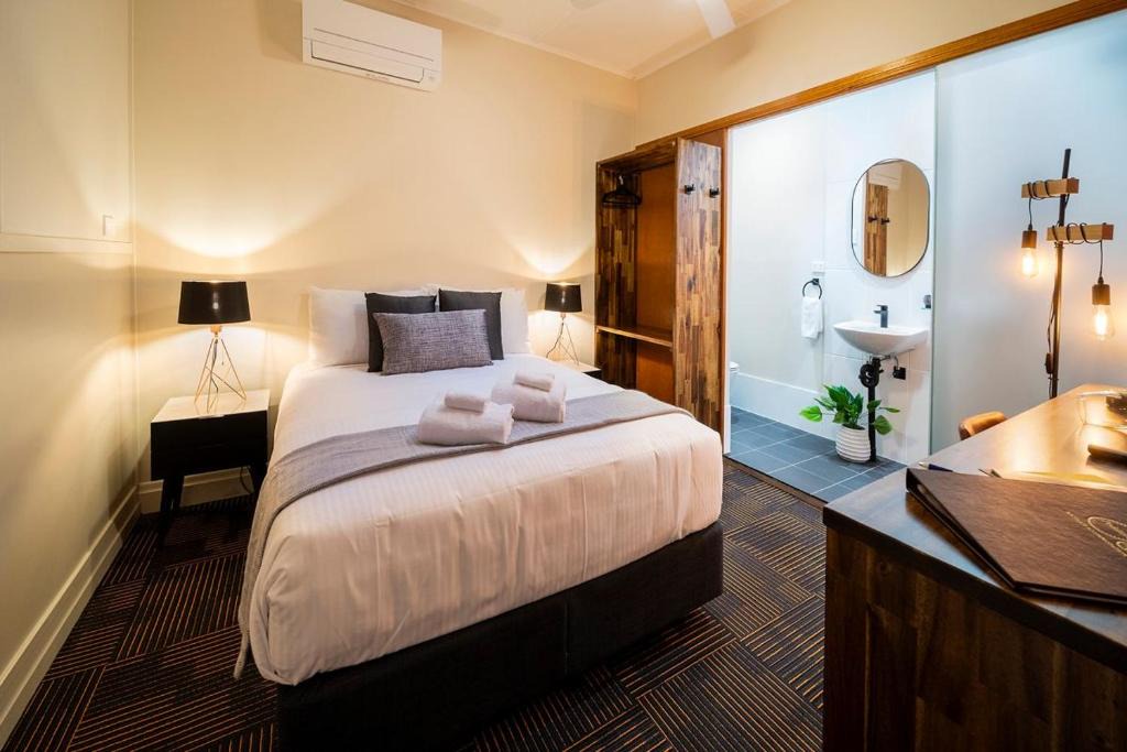 Toogoolawah Hotel | Peddlars Rest