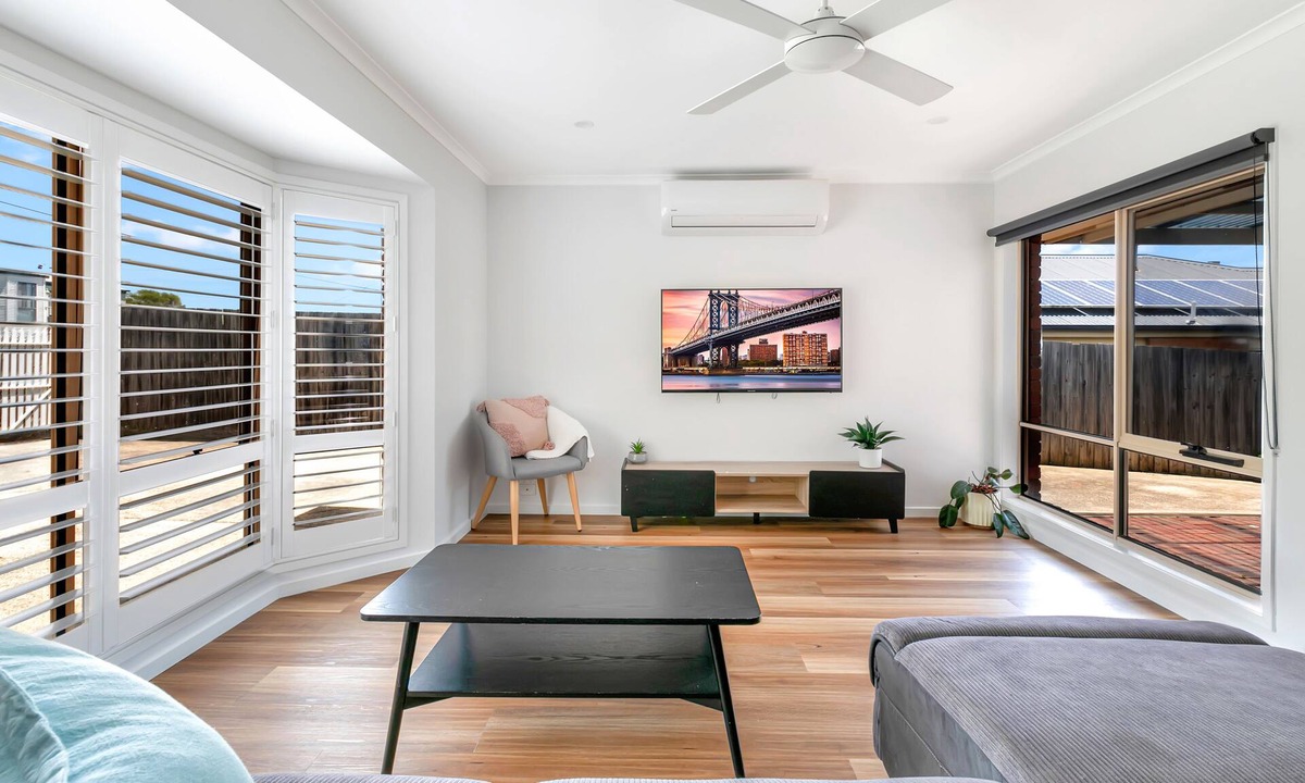 Clifton Springs House | Pet Friendly 3 bedroom house near the beach with large backyard