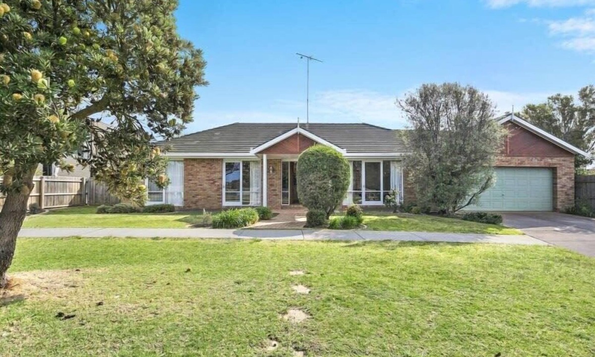 Torquay House | Pet friendly 500 mtrs to beach and shops