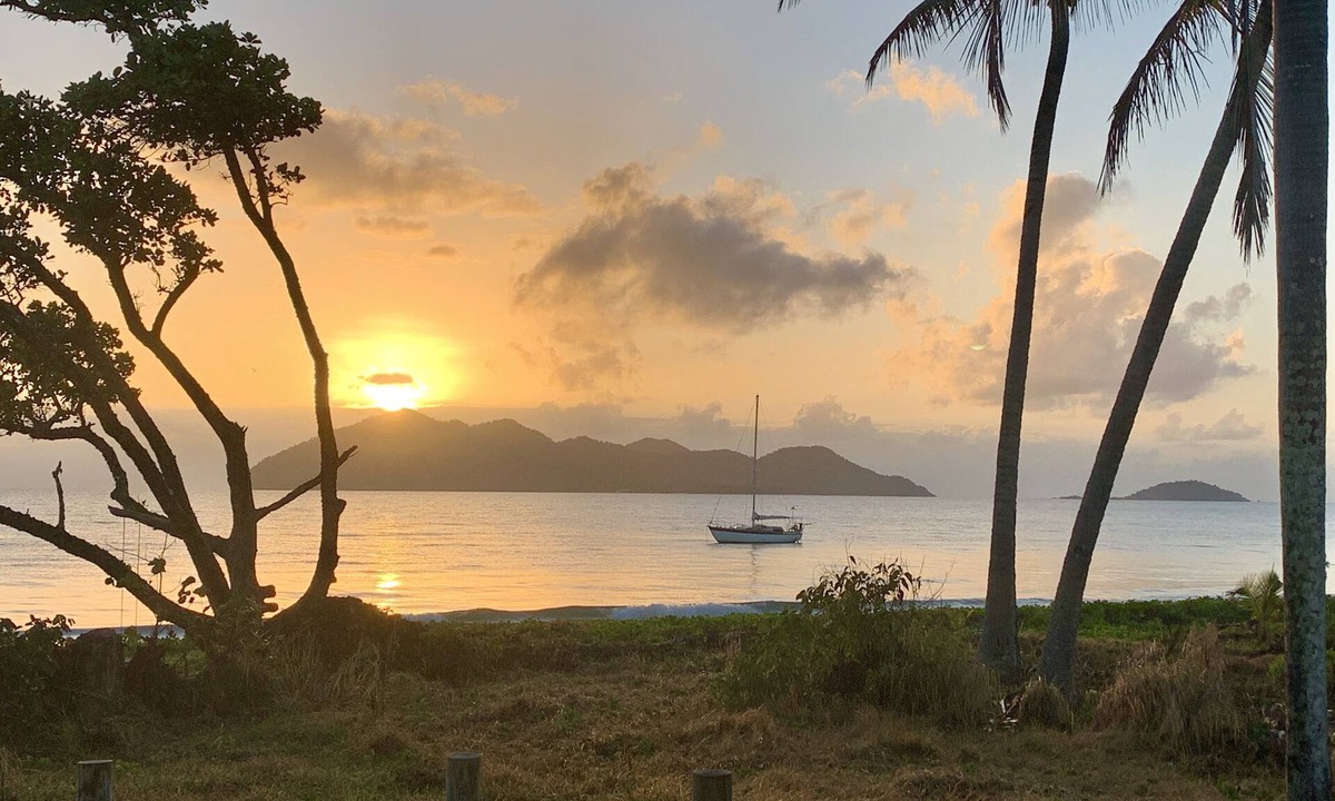 Wongaling Beach House | Pet friendly stay for couples close to the beach