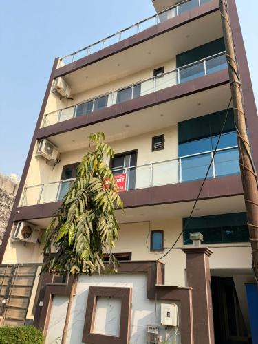 Greater Noida Hotel | PLAY HOTEL BLU MOON couple friendly