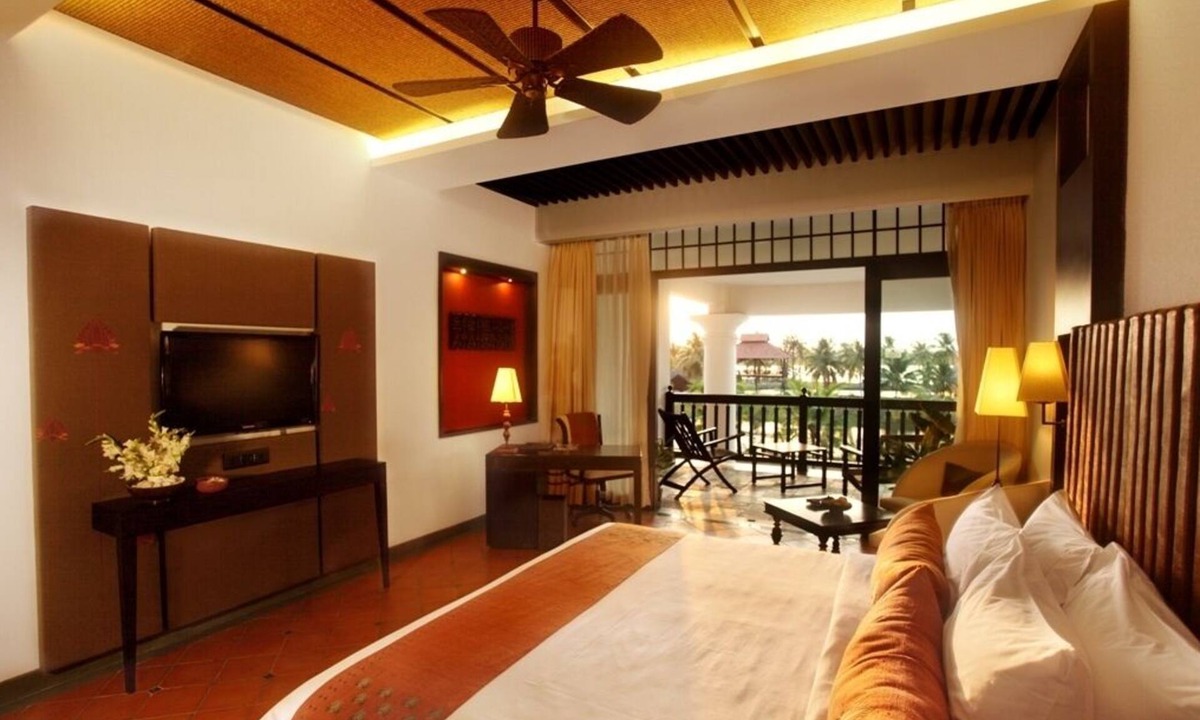 Vayalar Resort | Plumeria Lake Resort & Spa
