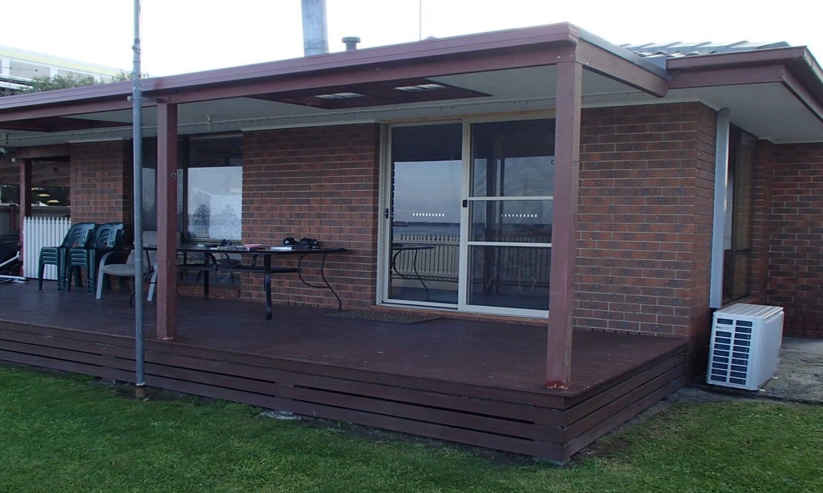 Port Albert House | Port Albert Holiday House, great for families, with an awesome water view.