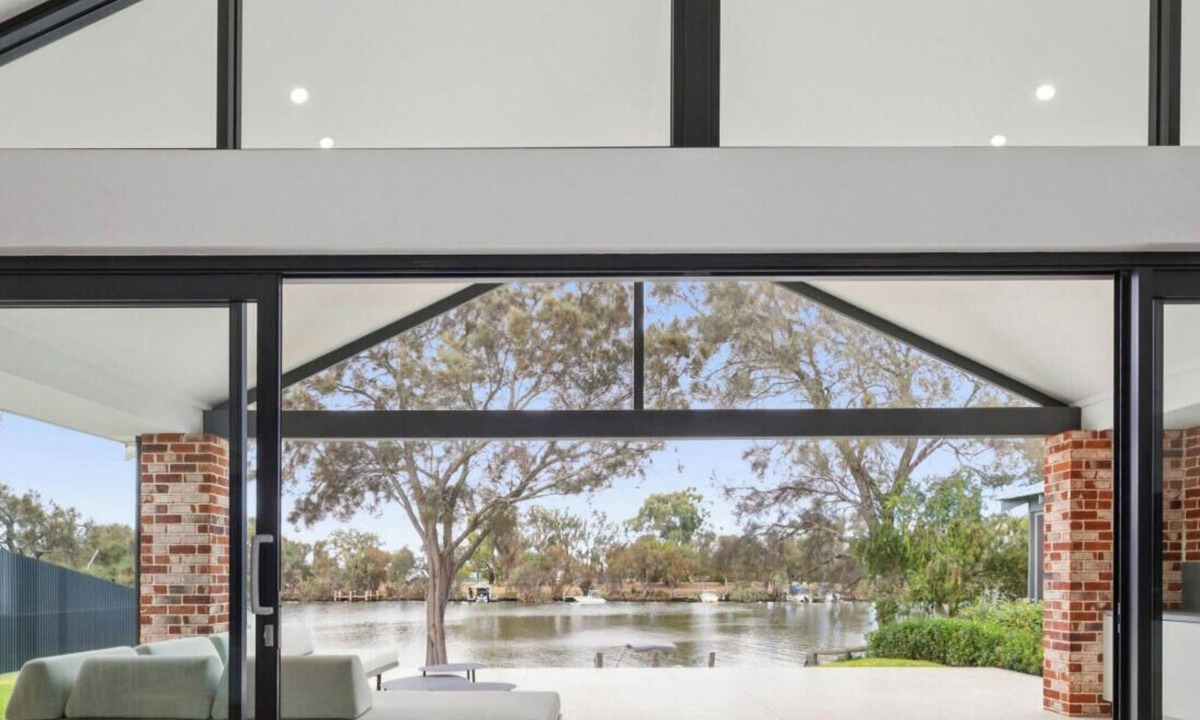 North Yunderup House | Private Boat Jetty, sit and relax and watch the birdlife and dolphins
