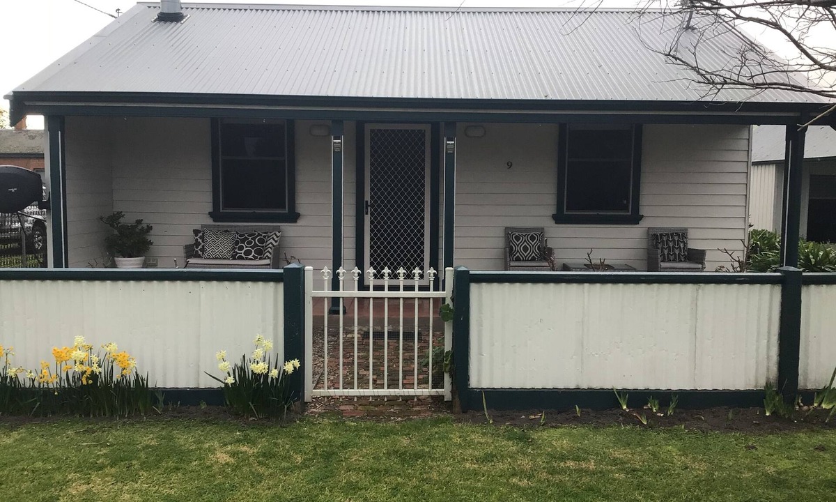 Port Albert Cottage | Quite cosy Cottage close to Port. Pet friendly