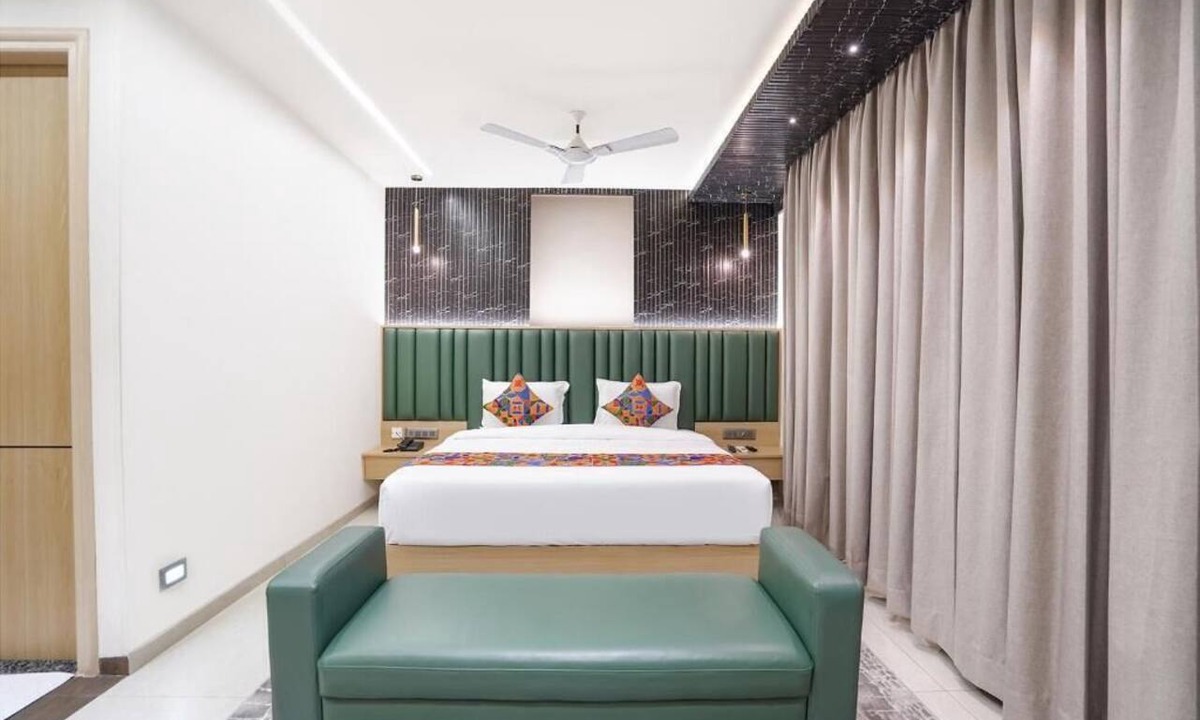 5th Block Hotel | RAAYARA SUITE