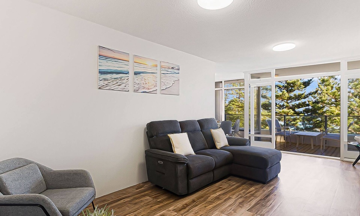 Coolangatta Apartment | Rainbow Pacific Unit 15 - Beachfront unit a great spot for a family beach holiday with Wi-Fi Inc.