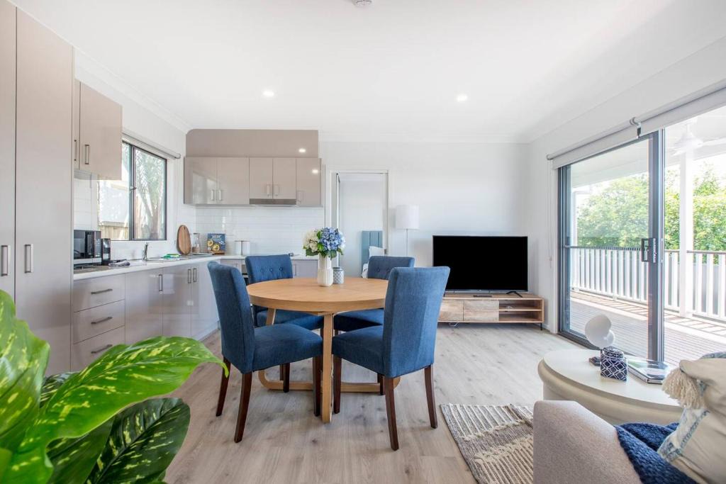 Redcliffe House | 'Redcliffe Retreat' Moreton Bay Coastal Cottage