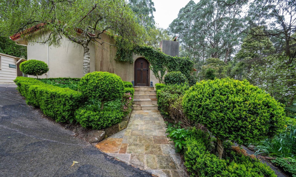 Olinda House | Remodeled historical cottage w/indoor firepit, lovely place to relax