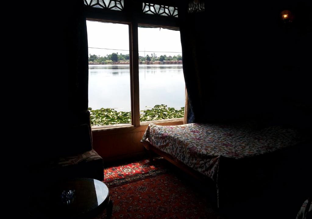 Nagin Bagh Boat Rental | RITZ Houseboats
