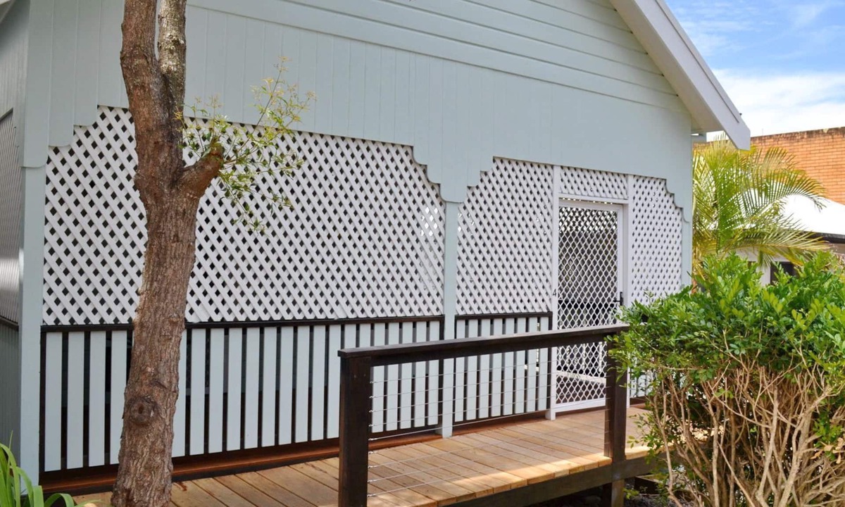 South West Rocks Cottage | Rockleigh - walk to the beach