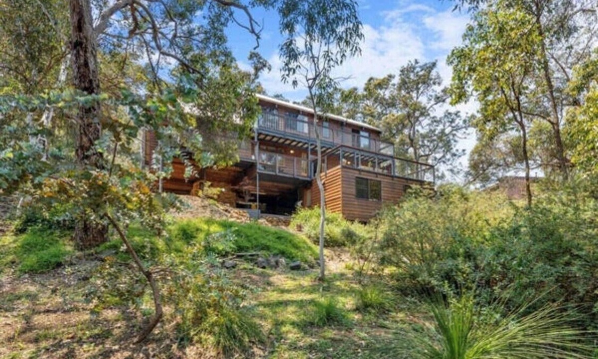 Darlington House | Romantic couples retreat with seasonal creek - Perth hills