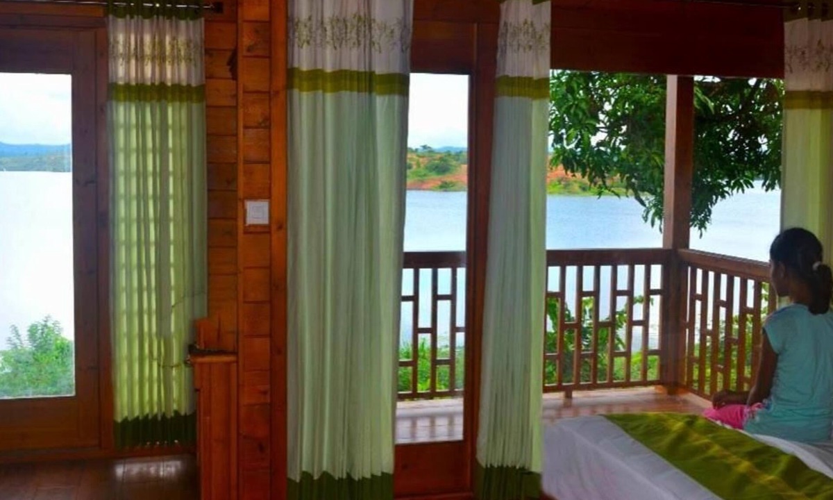 Vazhavatta House | Room-lakerose Wayanad Resort - Water Fro