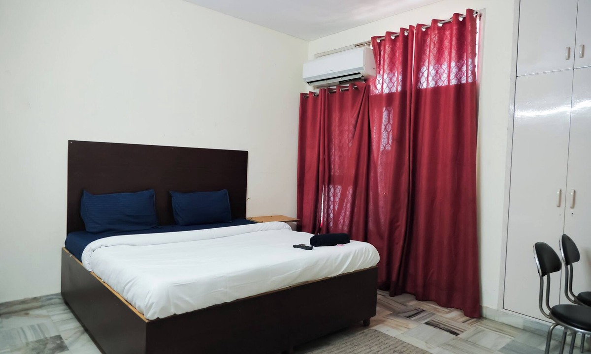 Lajpat Nagar Hotel | Roomshala 112 Hotel Blissbourn