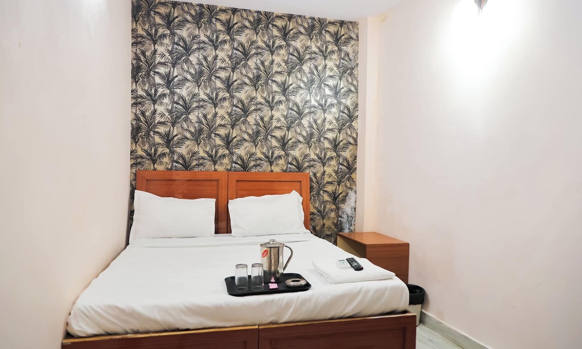 New Delhi Hotel | Roomshala 126 Mannat Inn