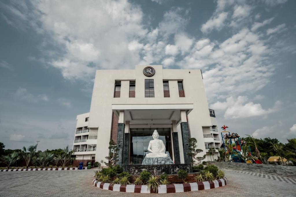 Hubli Resort | Royal Ritz