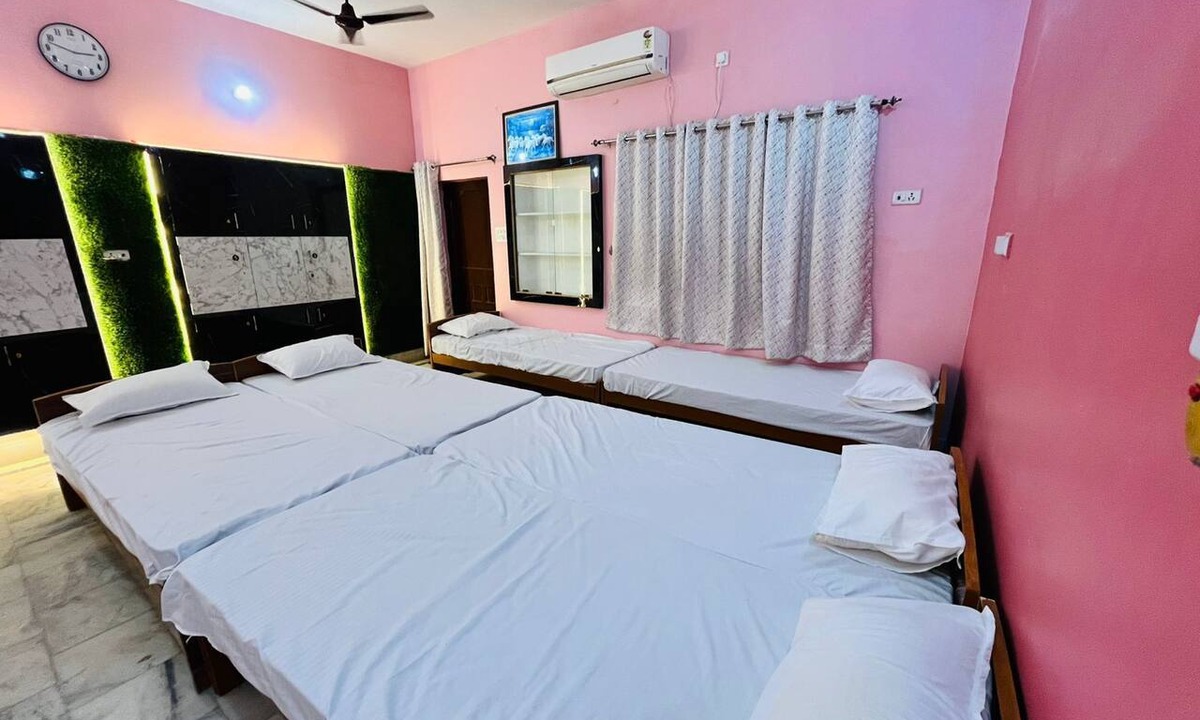 Varanasi Cabin | Rudraksh Inn