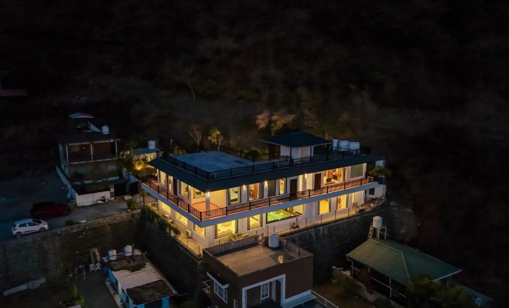 Bullawala House | SaffronStays Glasscape