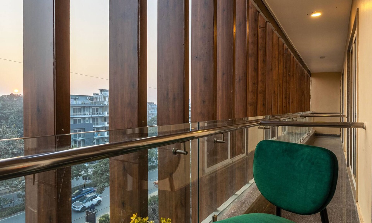 Sector 39 Hotel | Saltstayz Select- Medicity Near Medanta Hospital