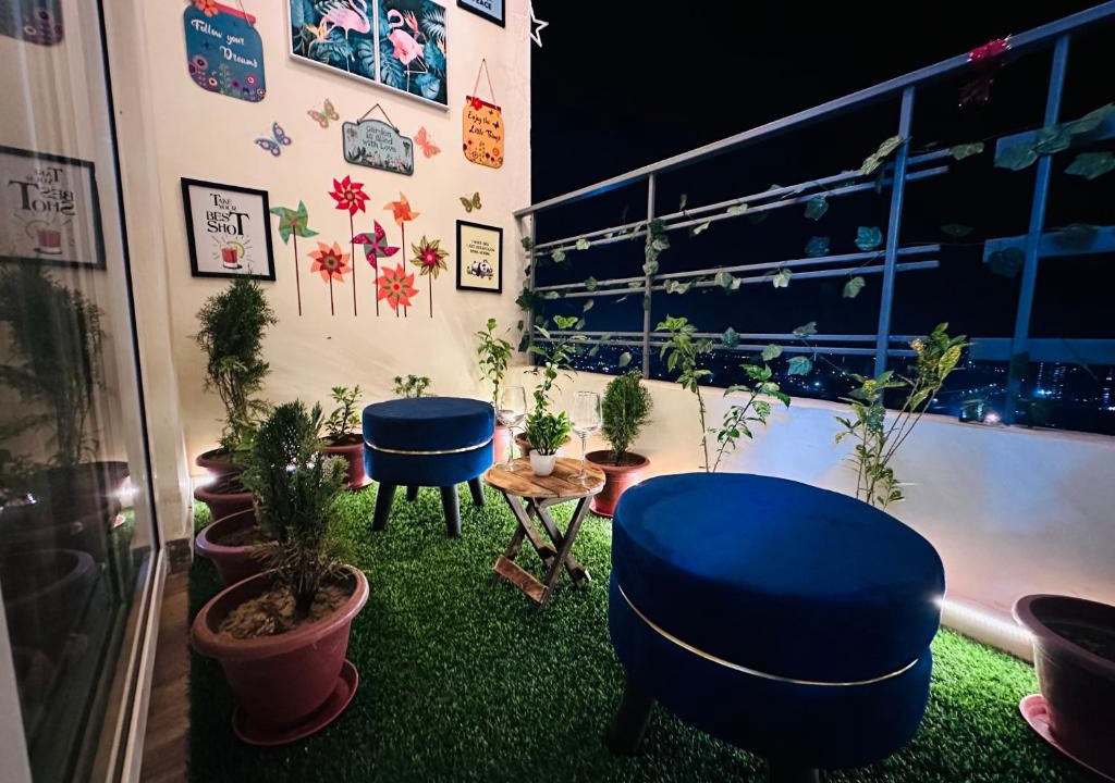 Greater Noida Apartment | Sapphire Skies By BuddiesHome
