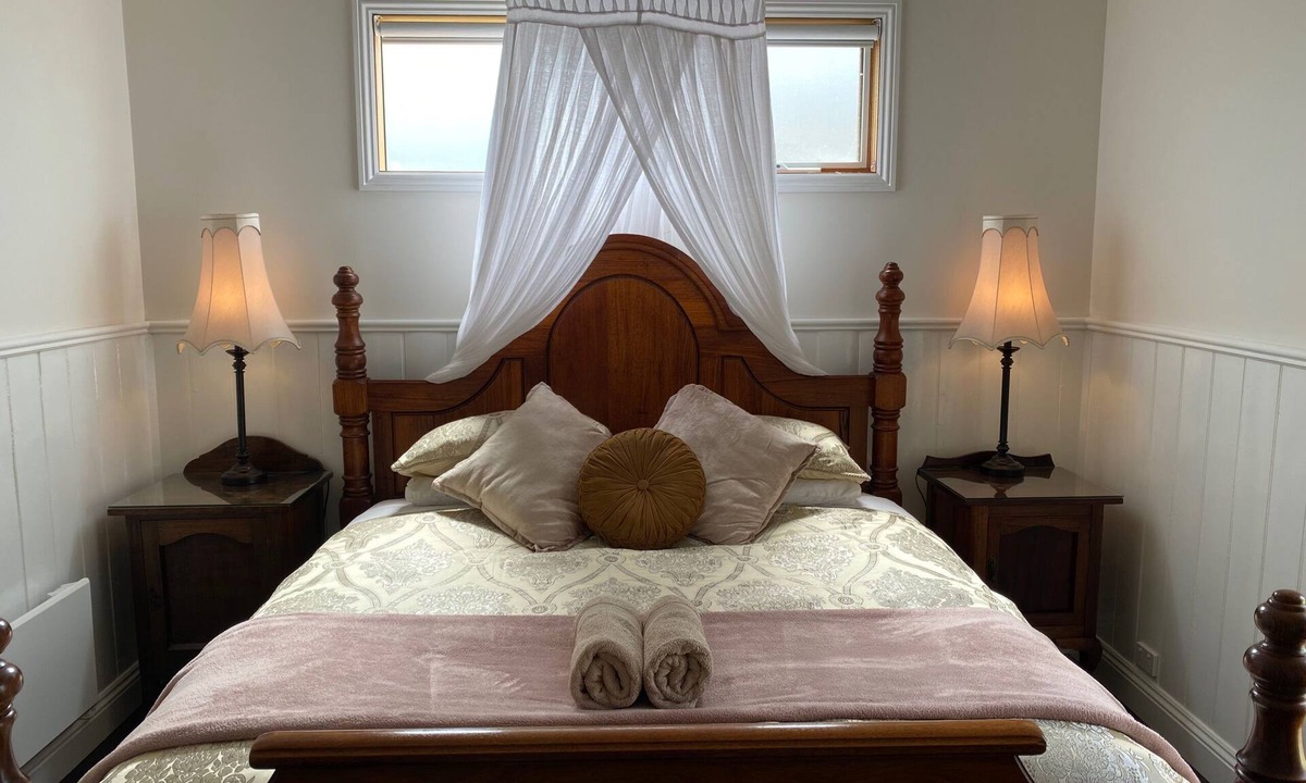 Sugarloaf House | Seacroft Studio - Self Contained Apartment With Stunning Ocean Views