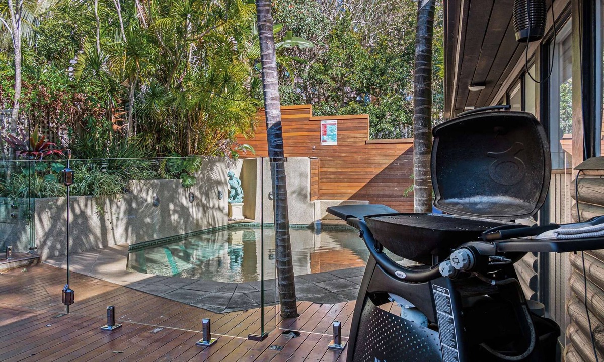 Macmasters Beach House | “Seas The Day” – Pool & Fireplace