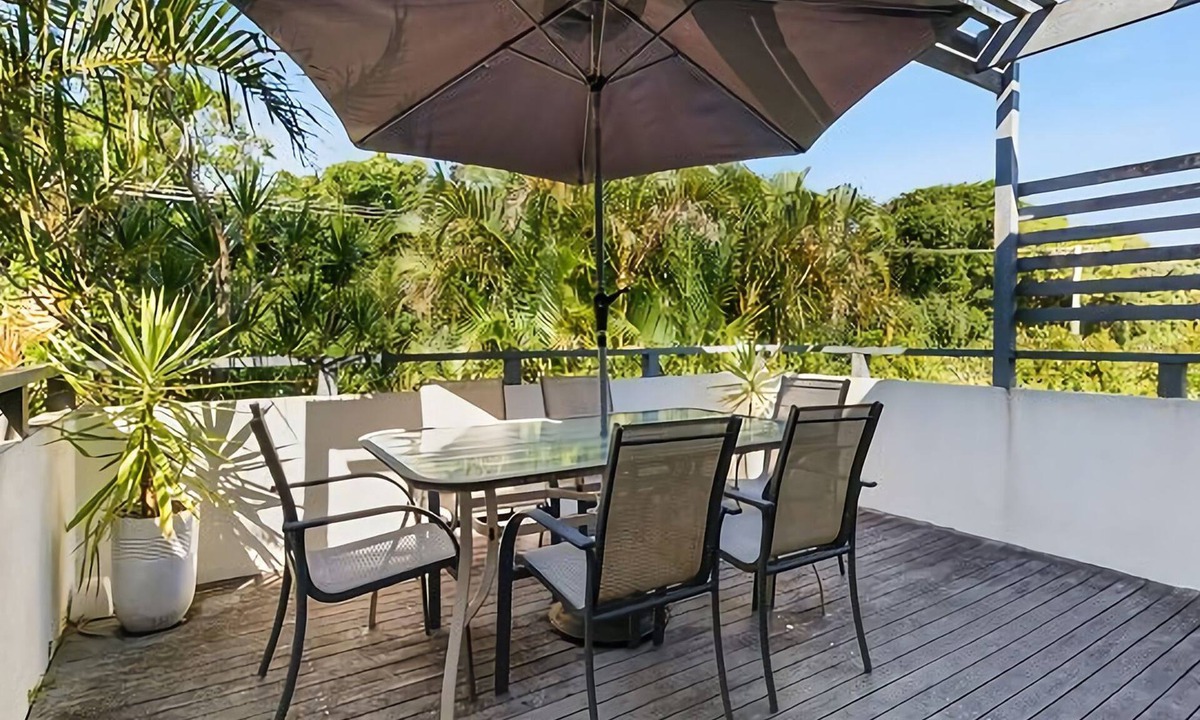 Sawtell Apartment | Seaside on Fourth is secluded and spacious, directly across from Sawtell beach.