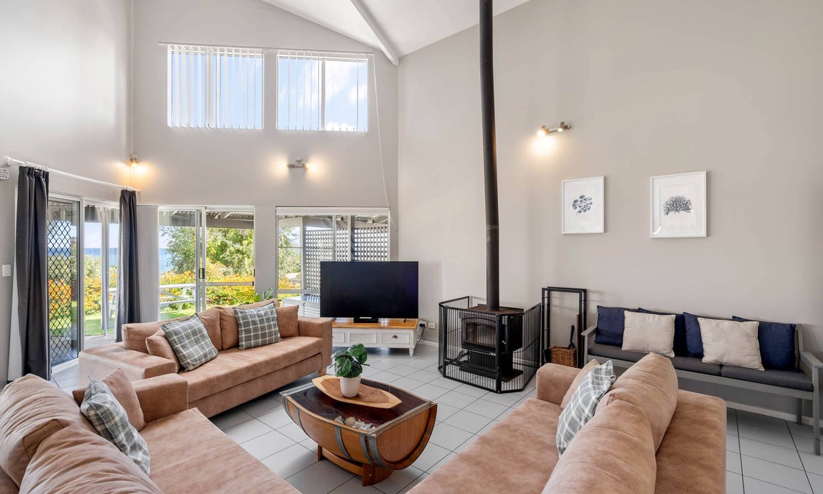 Peppermint Grove Beach House | Seaview Beach House by Peppy Beach Retreats® (10 Adults), Beach House