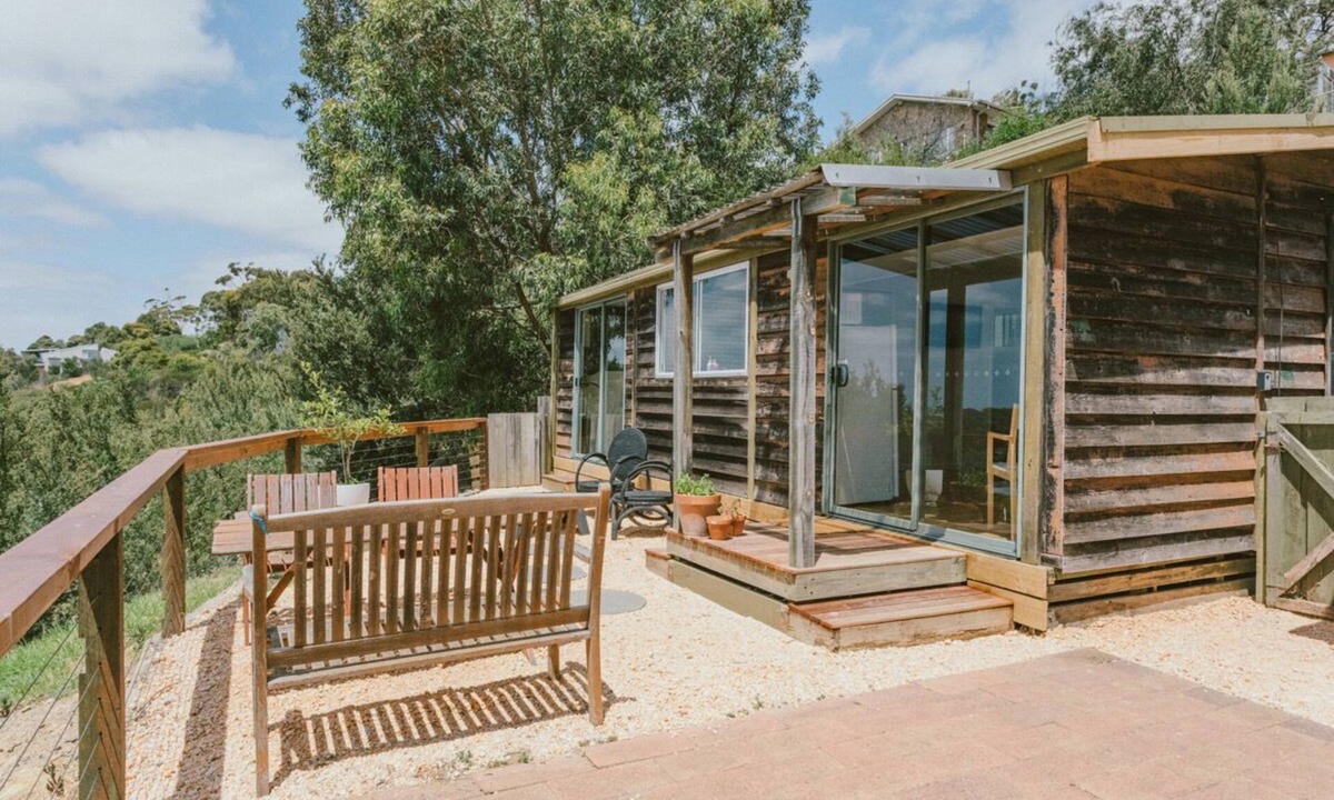 Belmont Cottage | Secluded bush get away in Geelong - only a short drive to CBD and beaches.