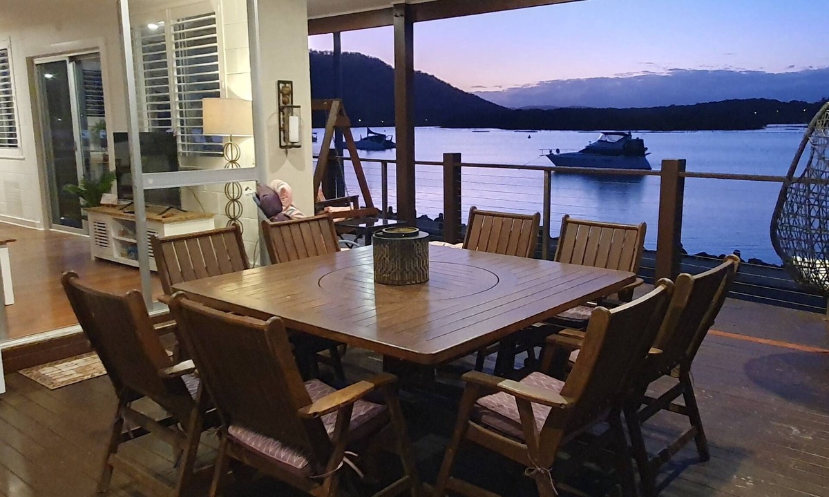 Dunbogan Apartment | Sensational Waterfront Apartment