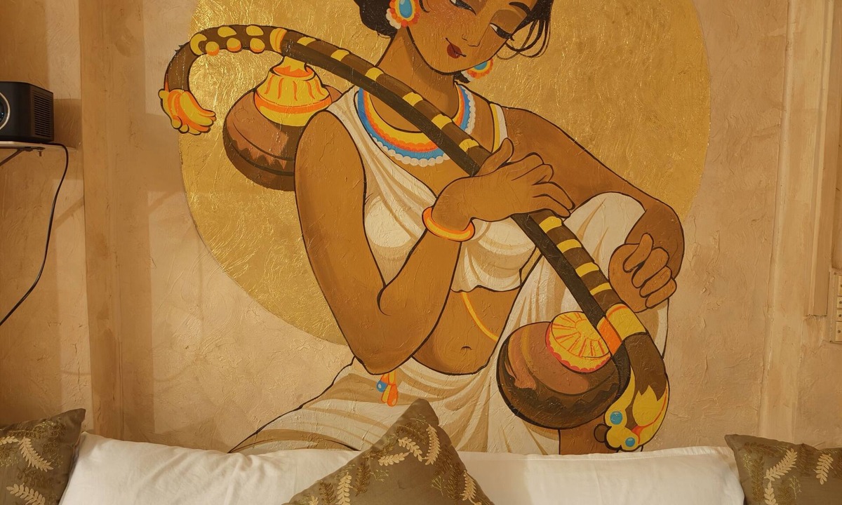 Varanasi Bed & Breakfast | Shades of Kashi with an artistic and cozy stays for couple and family.
